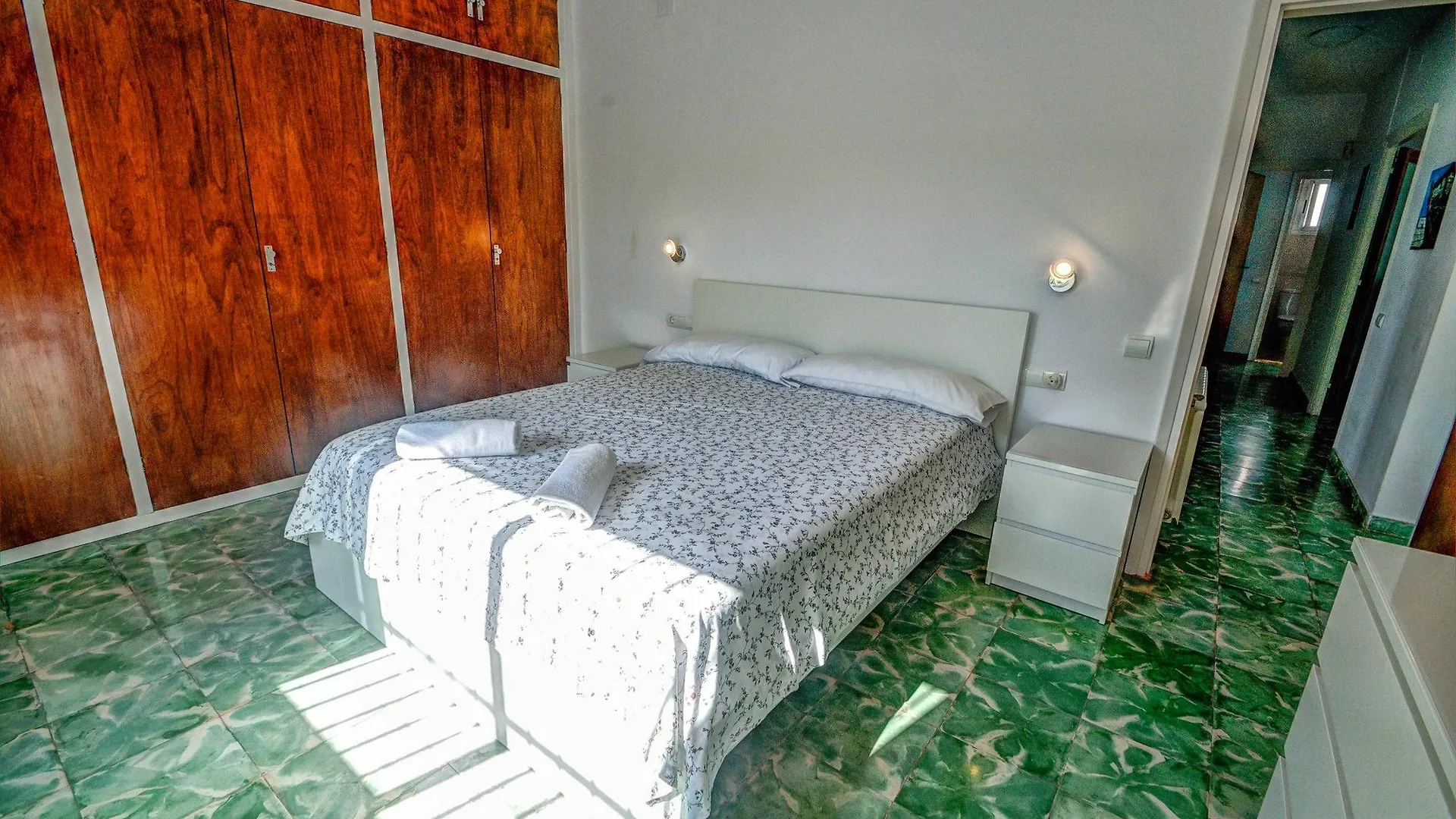 Family House By Helloapartments Sitges 0*,  Španělsko